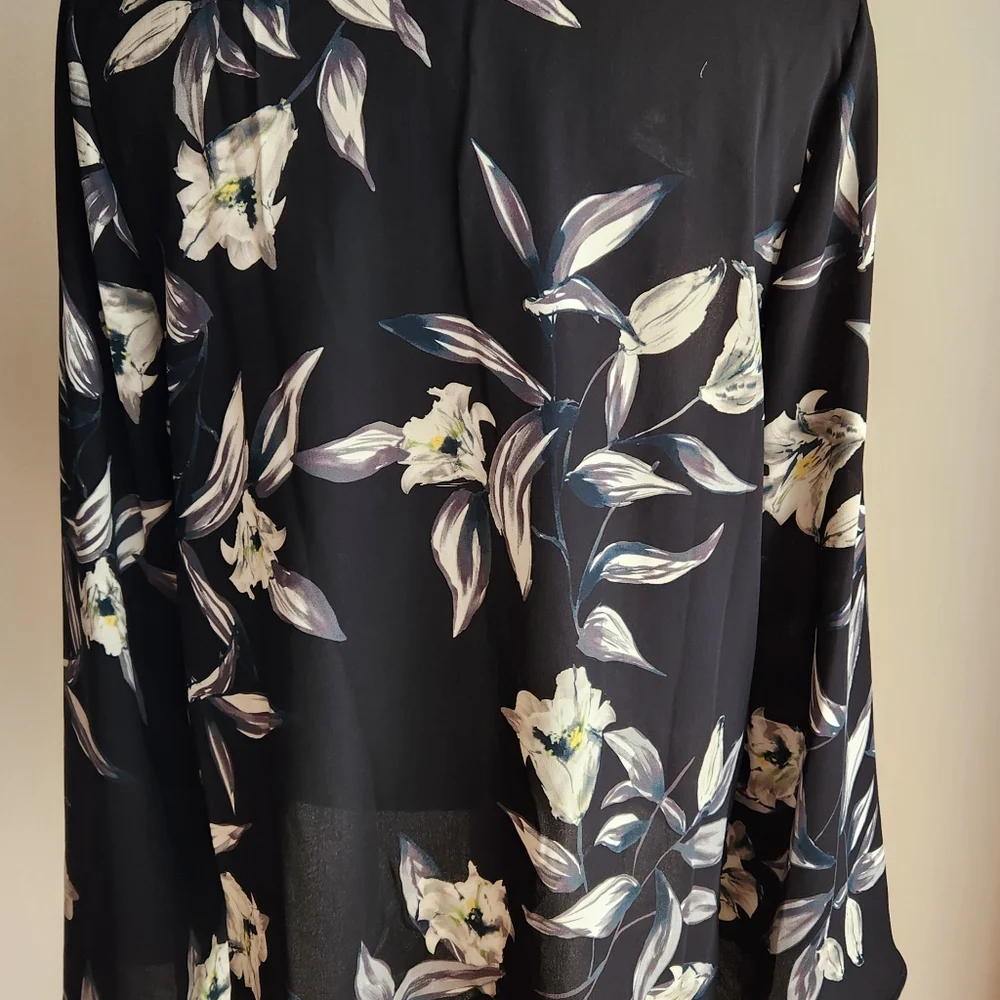 NWT Karen Kane Bell Sleeve, Tie Front Blouse, Size L, Black/Ivory - Picture 3 of 4